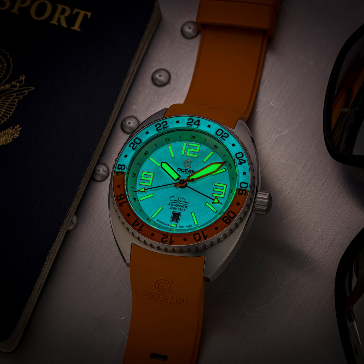 Core Diver GMT – Swiss Automatic - White/Orange