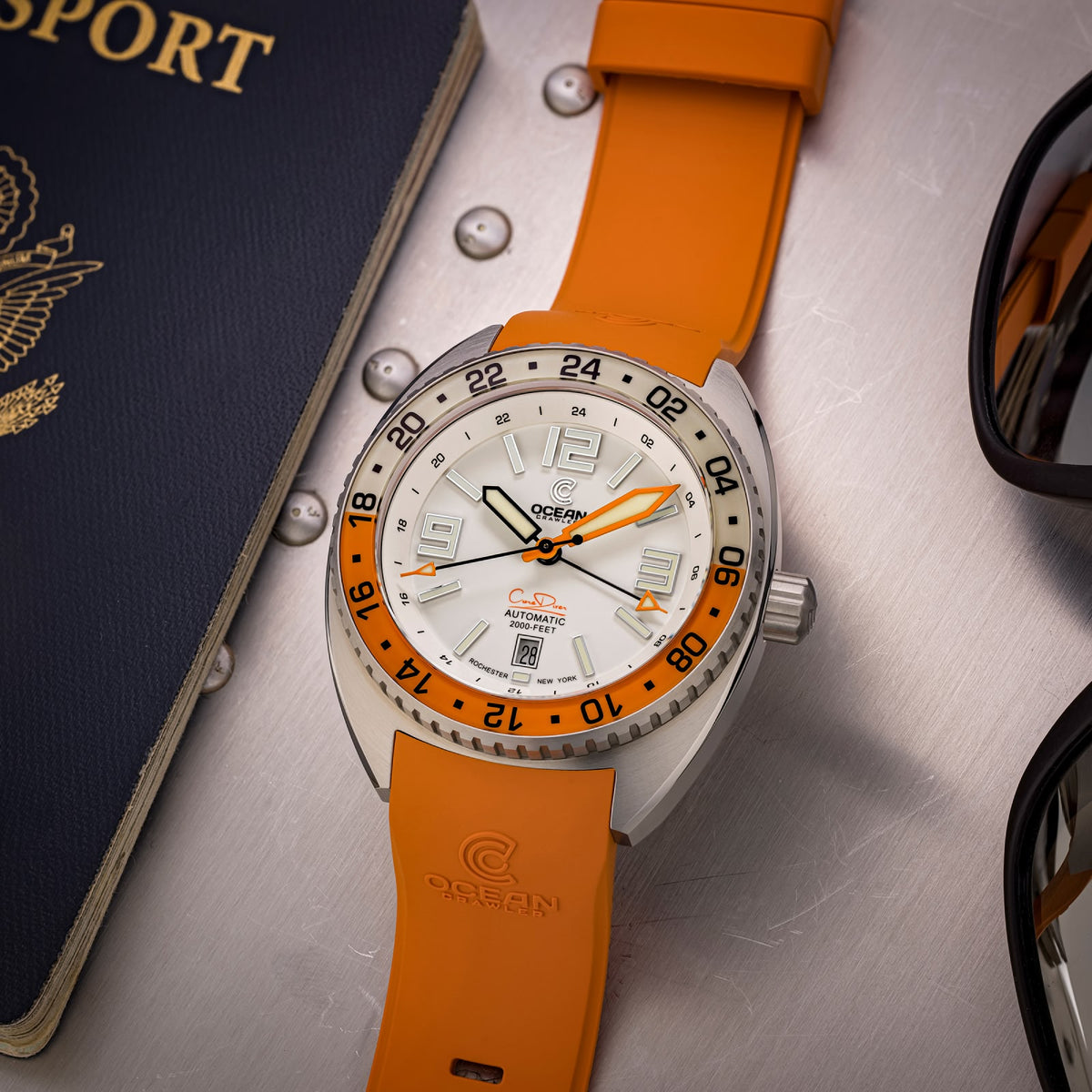 Core Diver GMT – Swiss Automatic - White/Orange